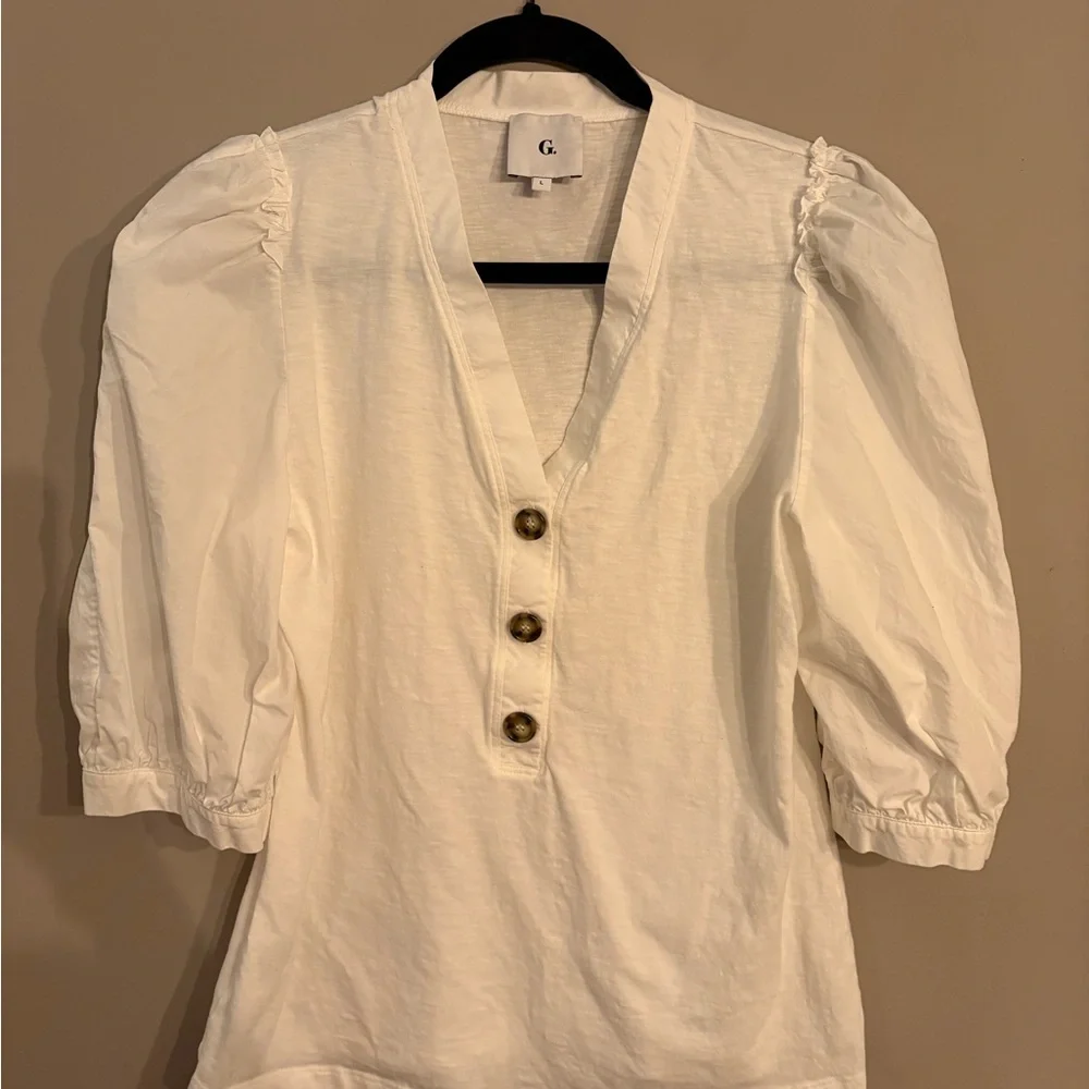 Chic Ivory Button-Front Blouse - Picture 4 of 5
